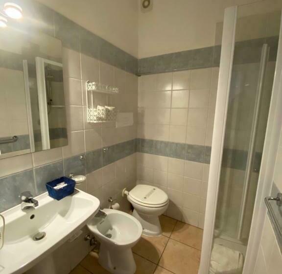 غرفة قياسية ثلاثية, Palau City