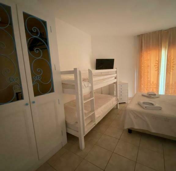 חדר סטנדרט לארבעה, Palau City