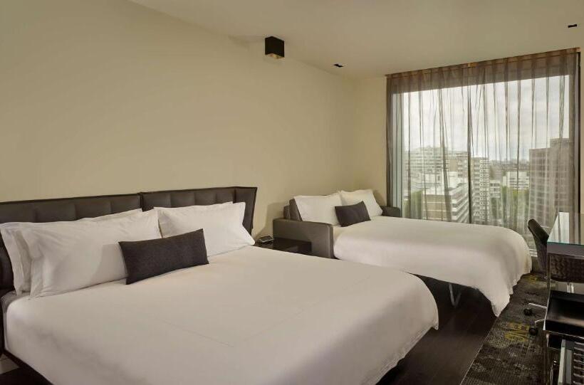 סטודיו משפחתי, Park Plaza London Waterloo