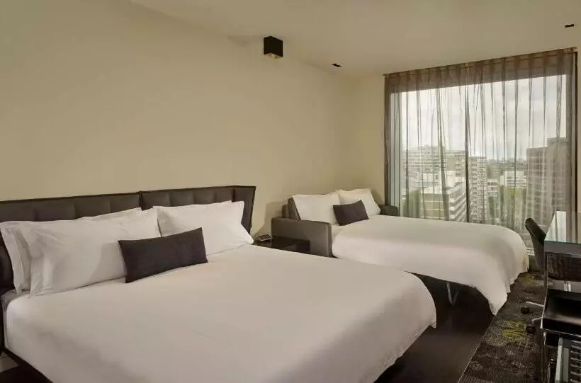 ファミリーステューディオ, Park Plaza London Waterloo