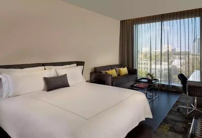 ファミリーステューディオ, Park Plaza London Waterloo