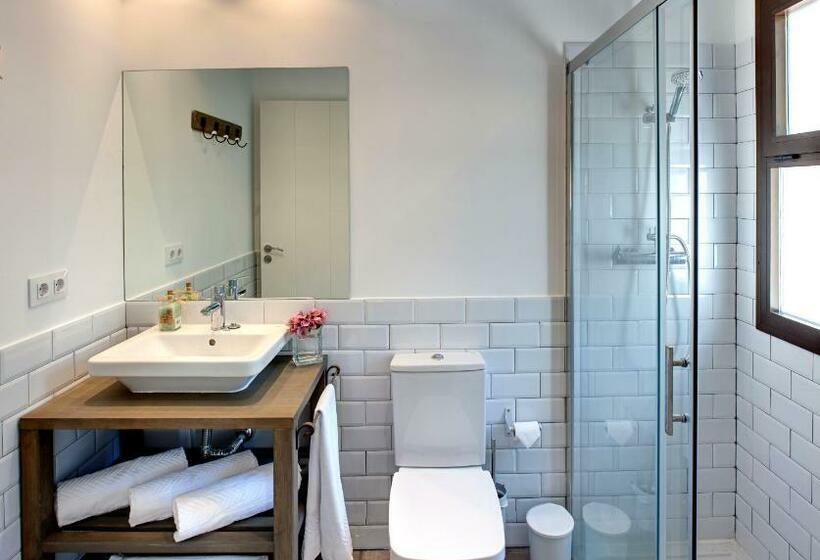 스탠다드 룸, Tambor Del Llano