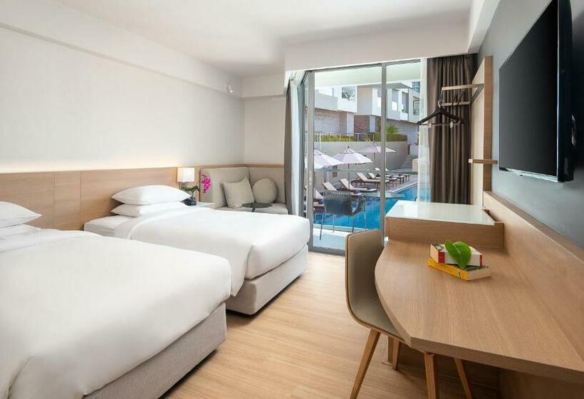 Номер Стандарт Вид на Бассейн, Andaman Beach Hotel Phuket Handwritten Collection