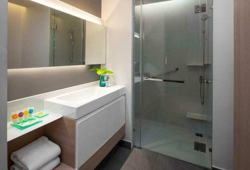 Номер Стандарт Вид на Бассейн, Andaman Beach Hotel Phuket Handwritten Collection