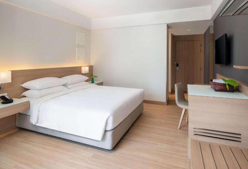 Номер Superior Кровать Кинг, Andaman Beach Hotel Phuket Handwritten Collection