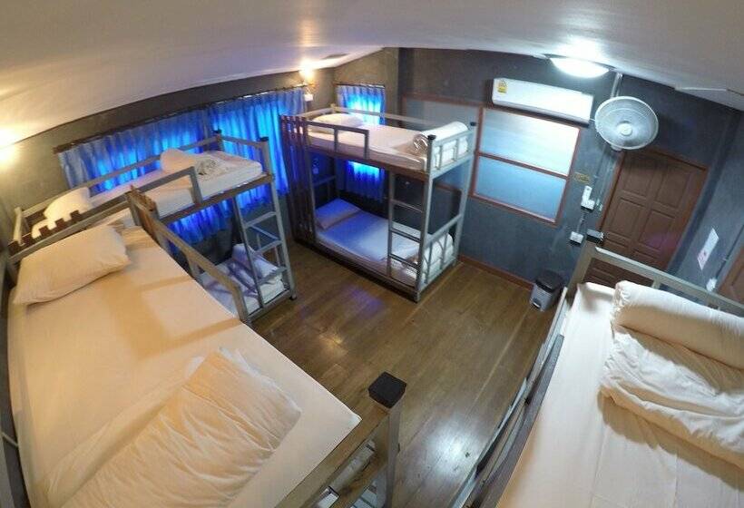 Кровать в Общей Комнате, Wualai Hostel