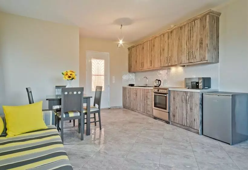 آپارتمان 1 خوابه همکف, Montemar Studios & Apartments