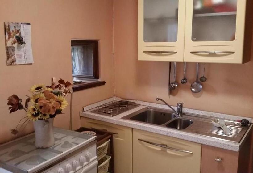 דירת חדר, Heart Of Sicily