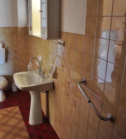 חדר סטנדרט לארבעה, House Margot