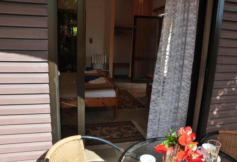 חדר סטנדרט לשלושה, House Margot