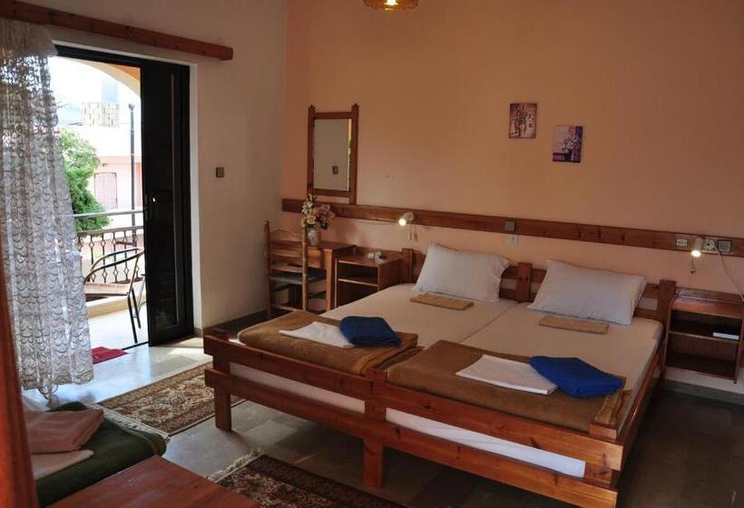 חדר סטנדרט לשלושה, House Margot