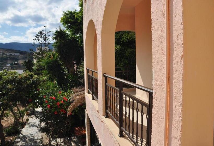 חדר סטנדרט לארבעה, House Margot