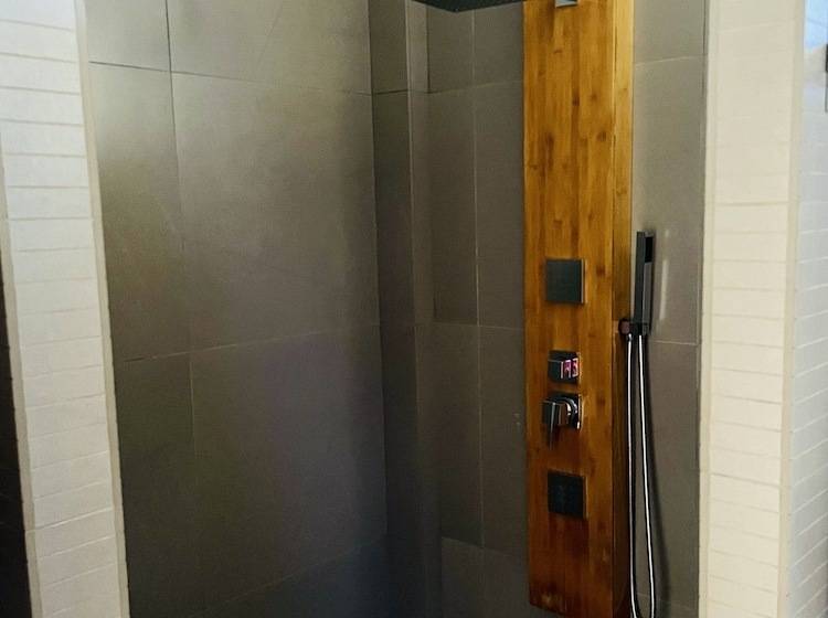 جناح جونيور, Speires Suites