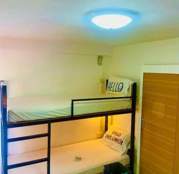ルームシェアのワンベッド, See Sea Backpackers House