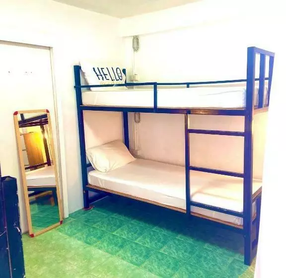 ルームシェアのワンベッド, See Sea Backpackers House