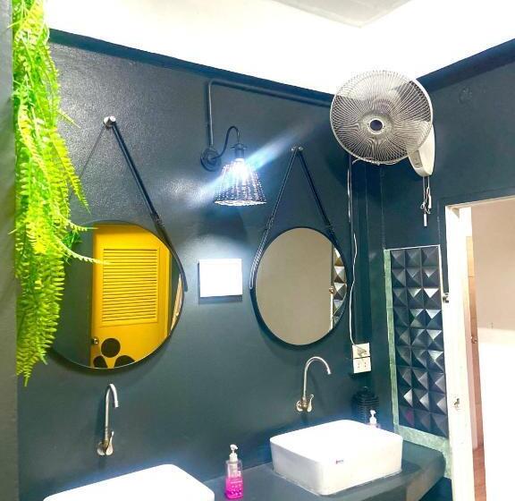 共用房间的床, See Sea Backpackers House