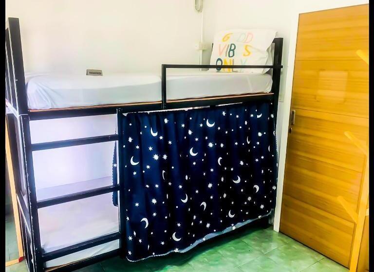 共用房间的床, See Sea Backpackers House