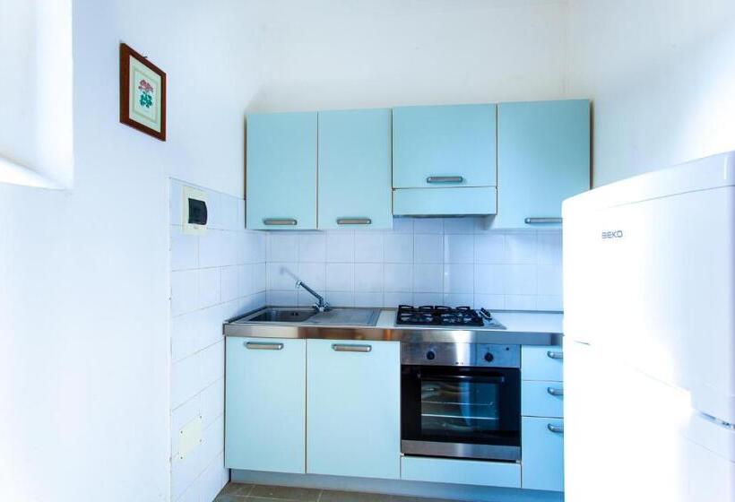 إستديو عائلى, Villa Emilia