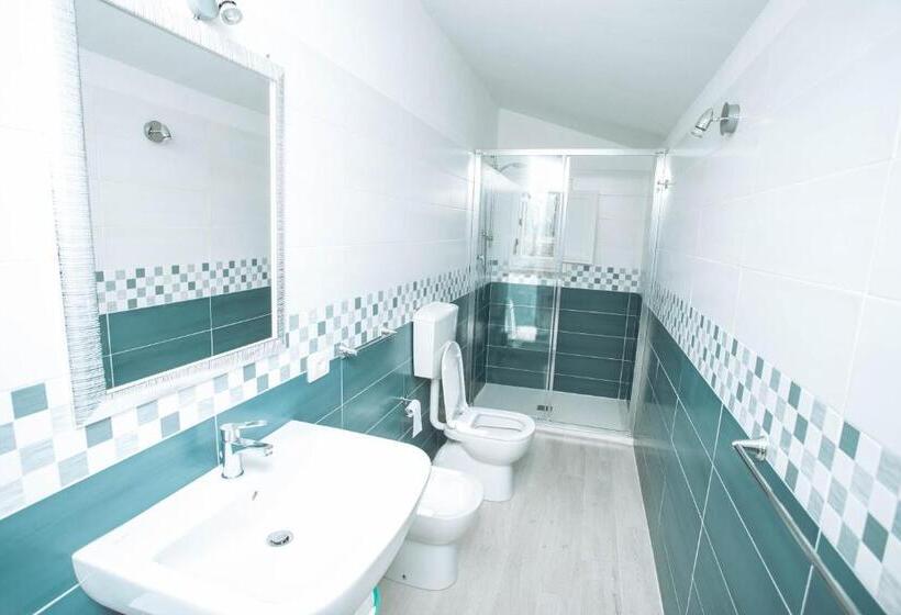 إستديو عائلى, Villa Emilia