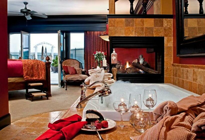 套房带泳池景, Cameo Heights Mansion And The Vine Fine Dining Restaurant