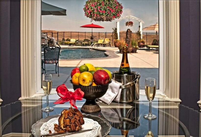 套房带泳池景, Cameo Heights Mansion And The Vine Fine Dining Restaurant