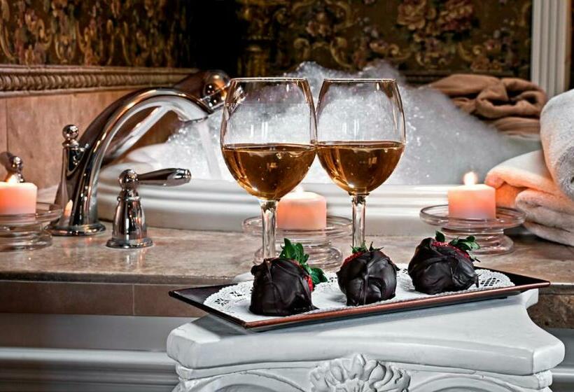 套房带泳池景, Cameo Heights Mansion And The Vine Fine Dining Restaurant