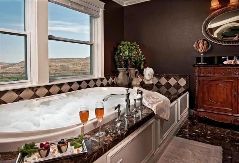 إستديو قياسى مطل على حمام السباحة, Cameo Heights Mansion And The Vine Fine Dining Restaurant