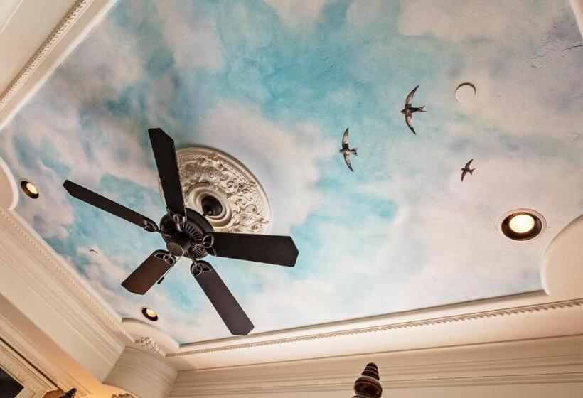 标准工作室带泳池景, Cameo Heights Mansion And The Vine Fine Dining Restaurant