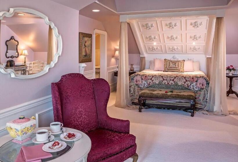 جناح مطلّ علي حمام السباحة, Cameo Heights Mansion And The Vine Fine Dining Restaurant