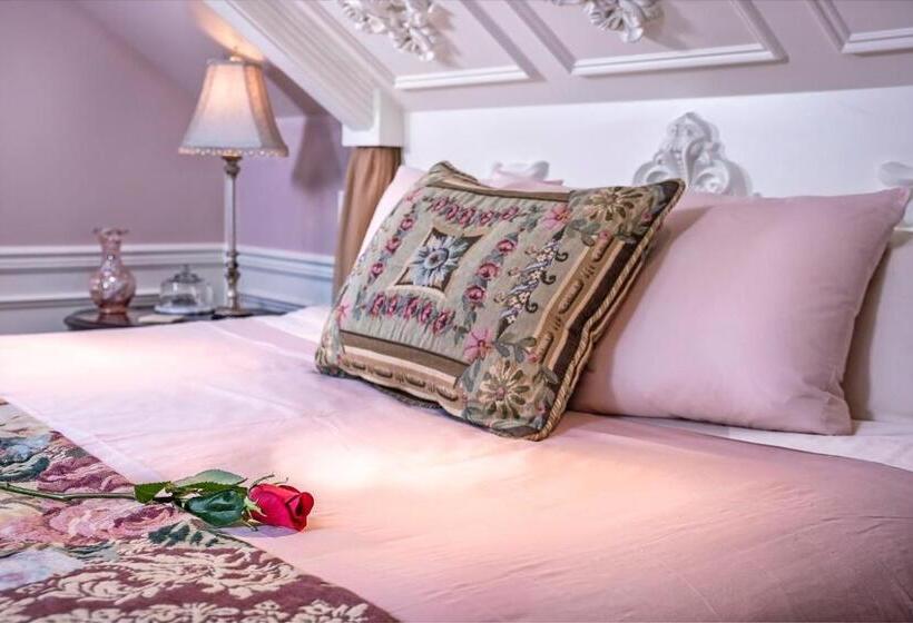 جناح مطلّ علي حمام السباحة, Cameo Heights Mansion And The Vine Fine Dining Restaurant