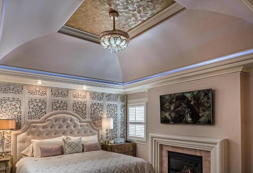 إستوديو ديلوكس, Cameo Heights Mansion And The Vine Fine Dining Restaurant