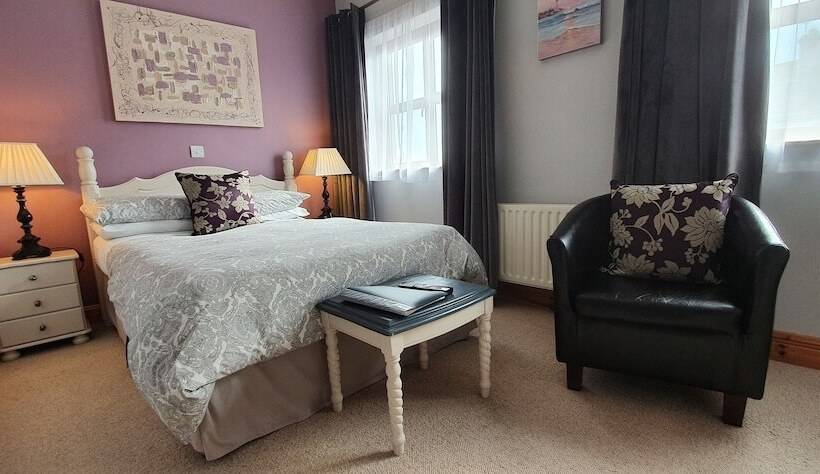 غرفة قياسية, Church View House