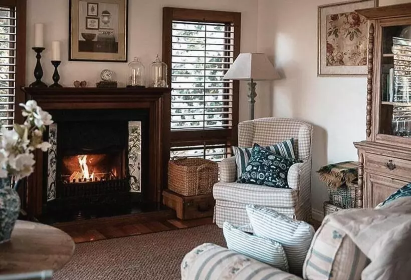 キングサイズベッドのスイートルーム, Woolrich Historic Garden Cottage