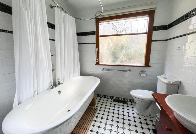 ２ベッドルームハウス, Woolrich Historic Garden Cottage