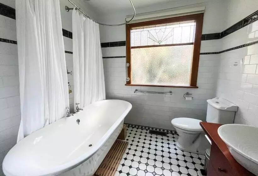 ２ベッドルームハウス, Woolrich Historic Garden Cottage
