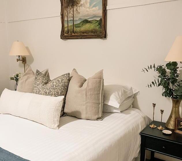 ２ベッドルームハウス, Woolrich Historic Garden Cottage
