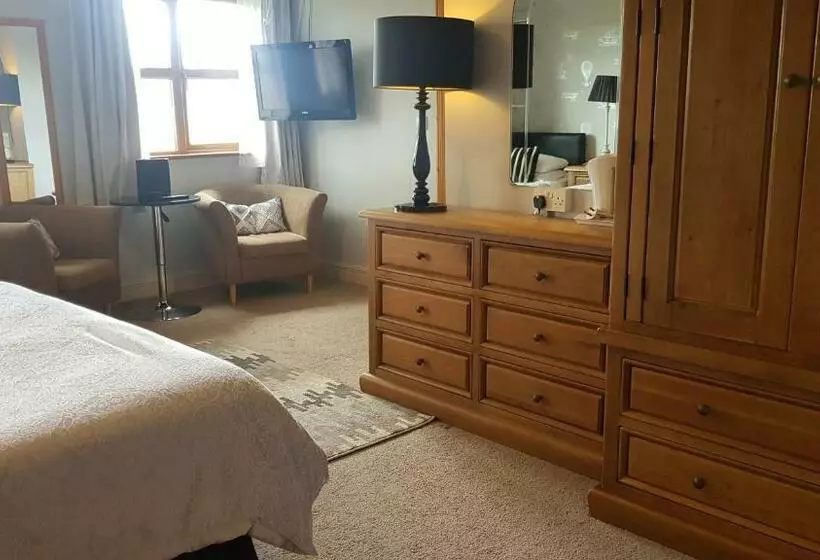 Deluxe Kolmen Hengen Huone, Church View House