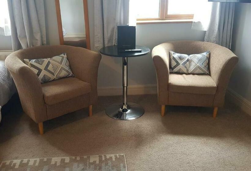 غرفة ديلوكس ثلاثية, Church View House