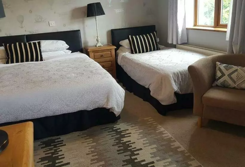 Deluxe Kolmen Hengen Huone, Church View House