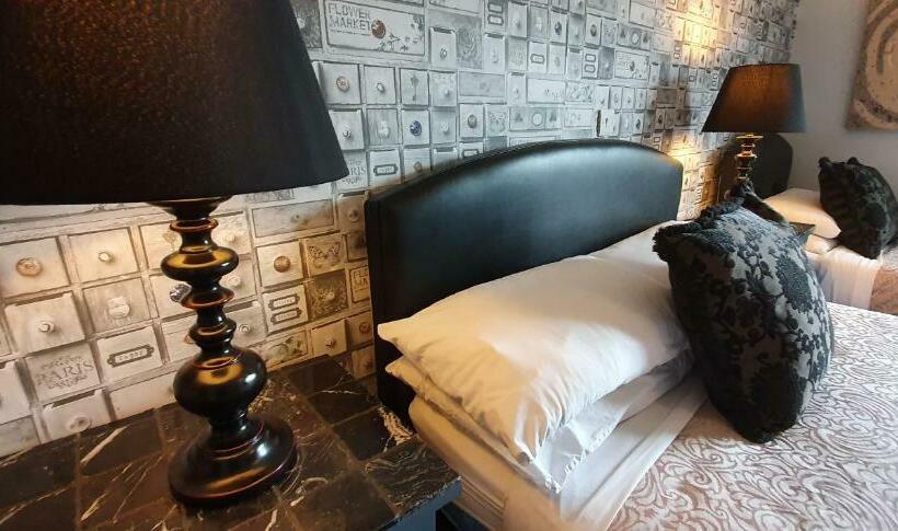 غرفة ديلوكس ثلاثية, Church View House