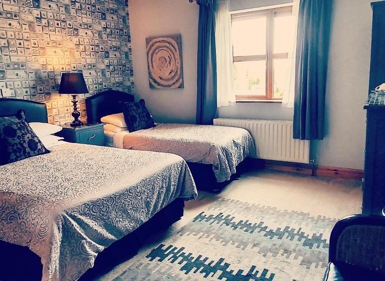 غرفة ديلوكس ثلاثية, Church View House