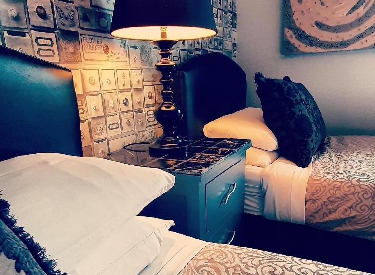 غرفة ديلوكس ثلاثية, Church View House