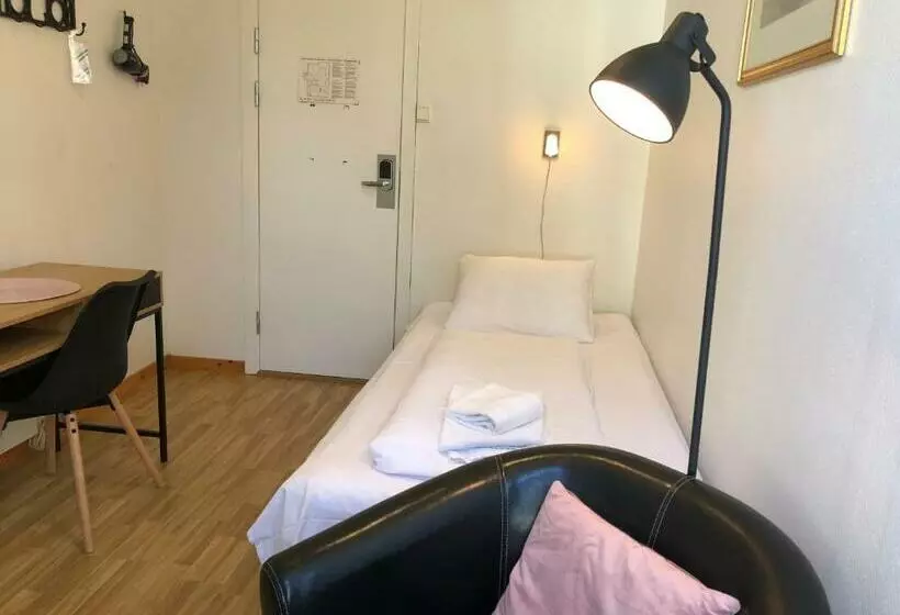 Ortak Banyolu Tek Kişilik Standart Oda, Ami