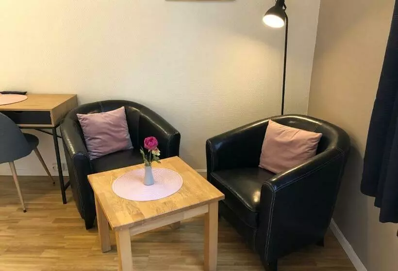 Orta Banyolu Üç Kişilik Standart Oda, Ami