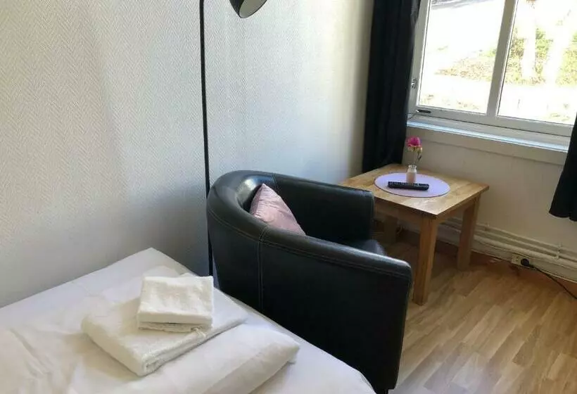 Ortak Banyolu Tek Kişilik Standart Oda, Ami