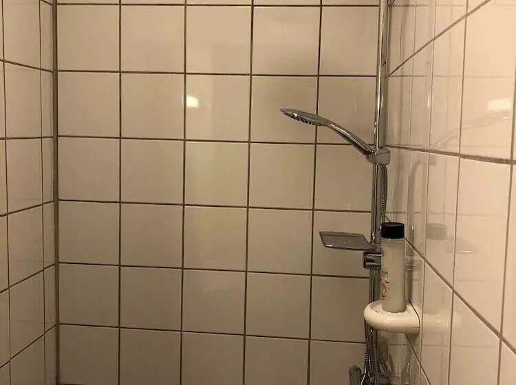 Standart Tek Kişilik Oda, Ami