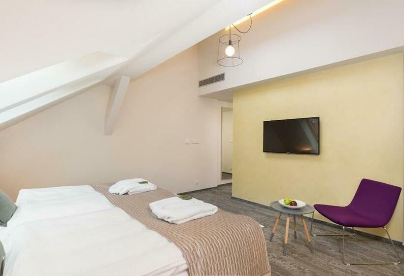 Habitació Estàndard, Fair