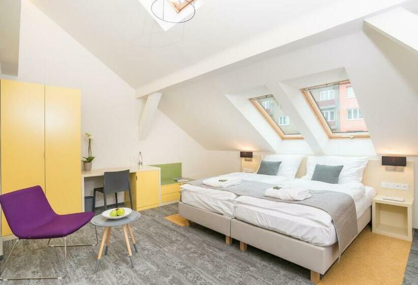 Habitació Estàndard, Fair