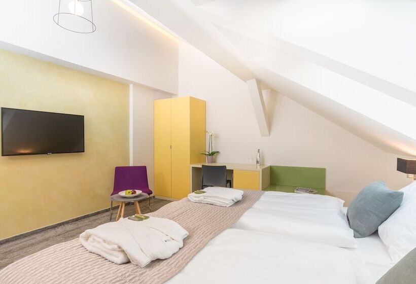 Habitació Estàndard, Fair