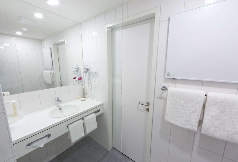 Chambre Supérieure, Four Points Flex by Sheraton Essen